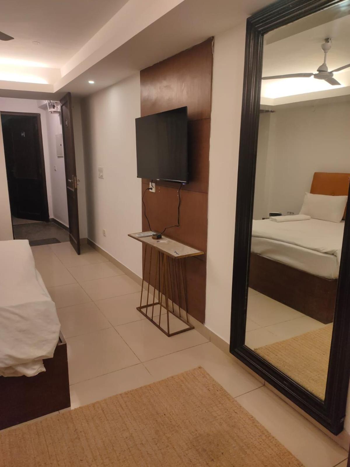 Hotel Blueberry New Delhi Eksteriør billede