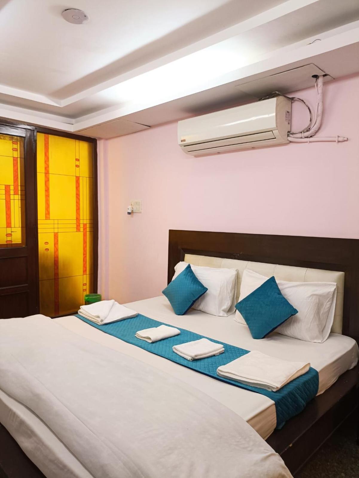 Hotel Blueberry New Delhi Eksteriør billede